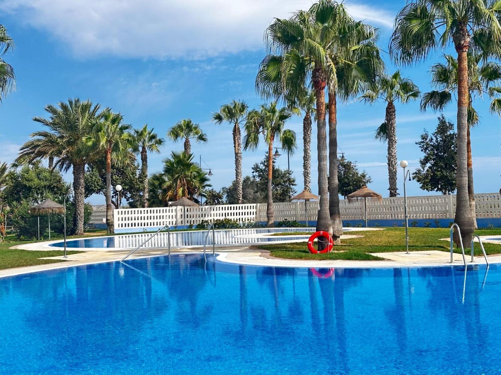 Luxurious Spacious Three Bedroom Apartment On Beachfront 알메리마르 외부 사진