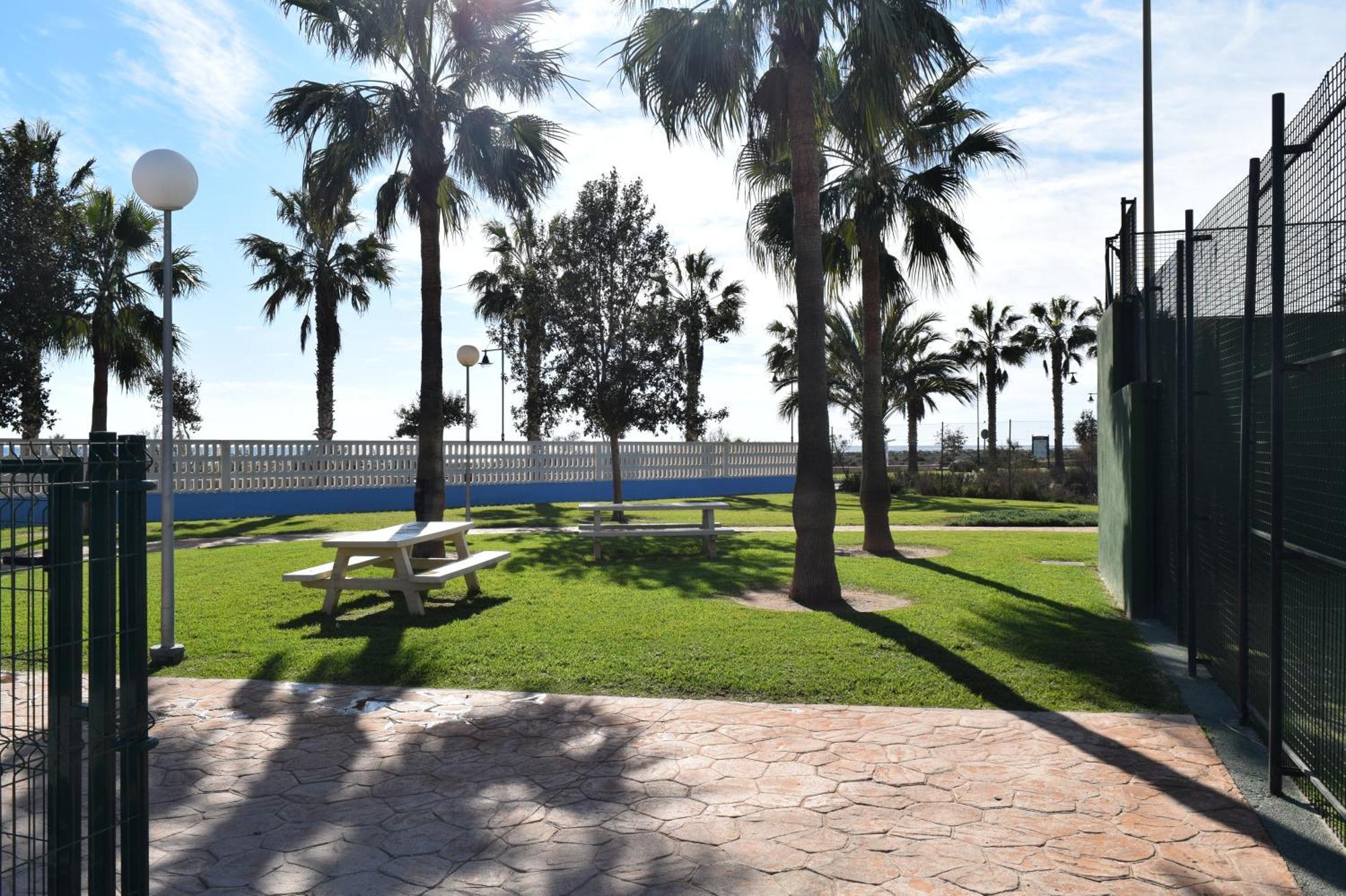 Luxurious Spacious Three Bedroom Apartment On Beachfront 알메리마르 외부 사진